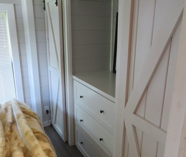 glassy-mountain-bedroom-closets-4591