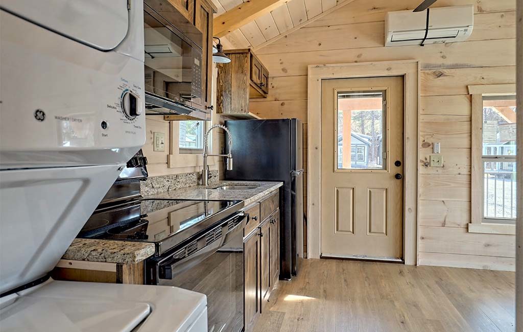 pioneer-log-cabin-kitchen-02